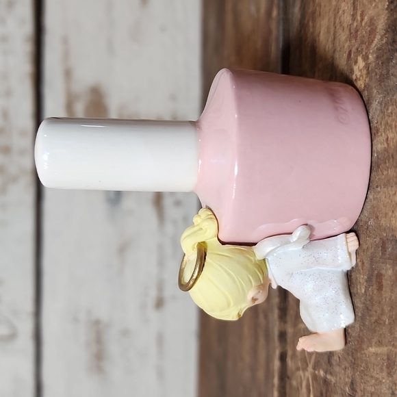 Enesco Precious Moments Porcelain Fugurine Tickled Pink - Picture 3 of 4